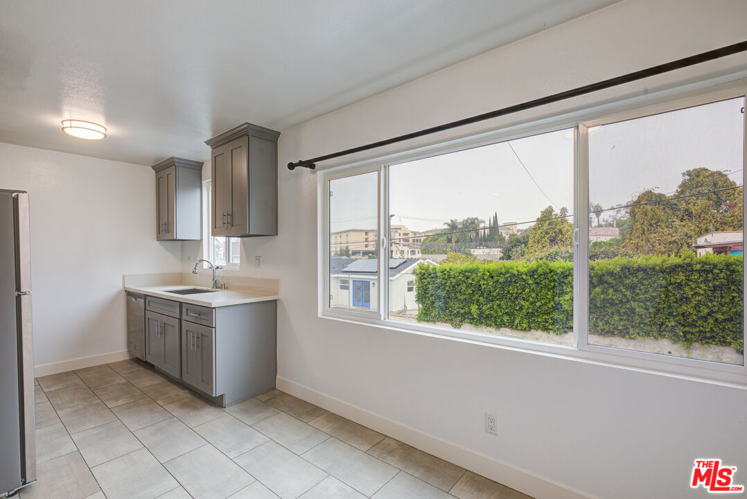 4309 West Adams Boulevard, Unit 11 Los Angeles, CA 90018 - Photo 11 of 27