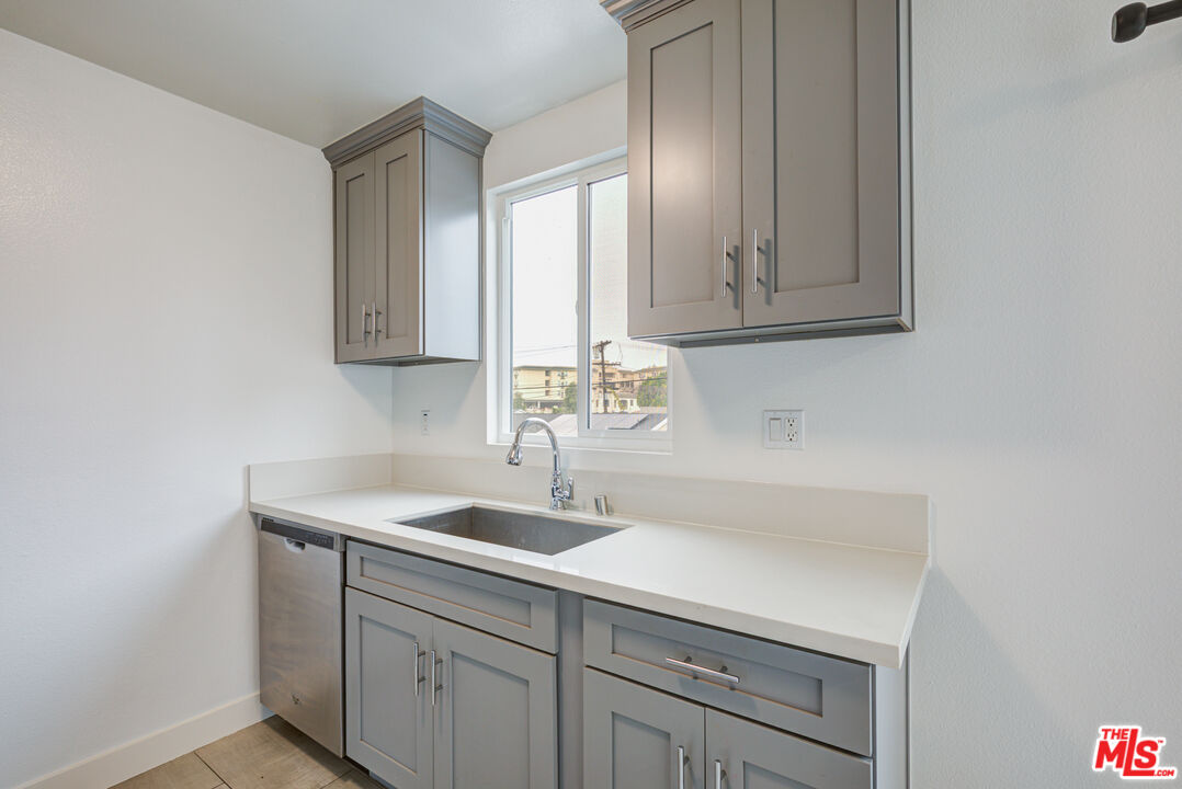 4309 West Adams Boulevard, Unit 11 Los Angeles, CA 90018 - Photo 13 of 27