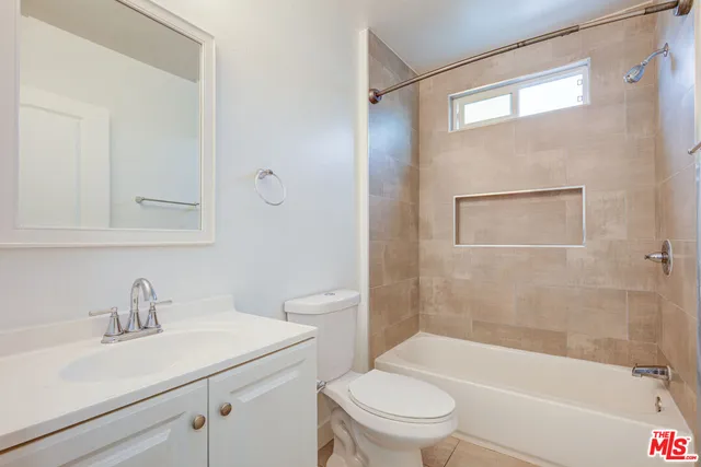 $1,795 | 4309 West Adams Boulevard, Unit 11, Los Angeles, CA 90018