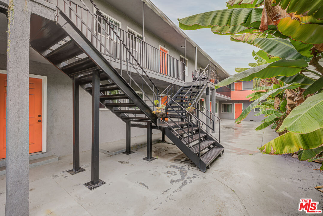 4309 West Adams Boulevard, Unit 11 Los Angeles, CA 90018 - Photo 2 of 27