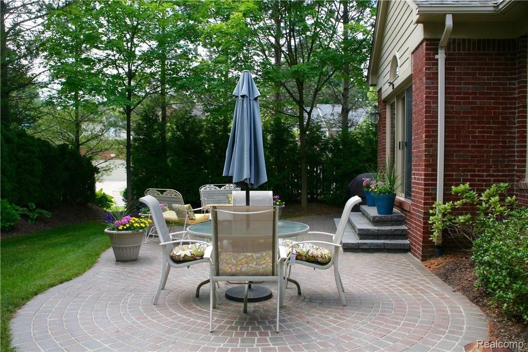1004 Bloomview Circle Rochester, MI 48307 - Photo 29 of 33 22.jpg