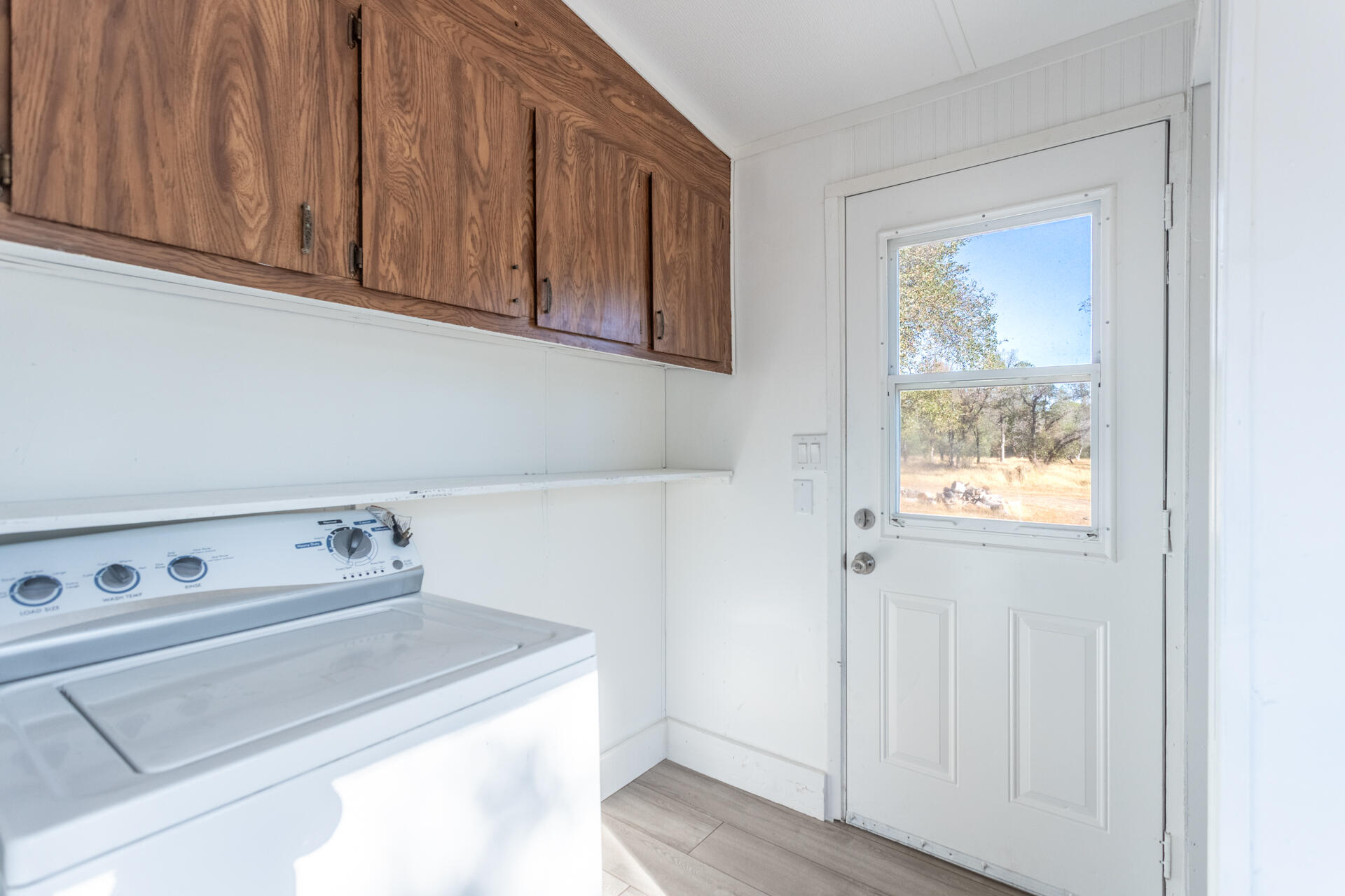 17594 Oly Way Anderson, CA 96007 - Photo 22 of 29 a utility room with washer and dryer
