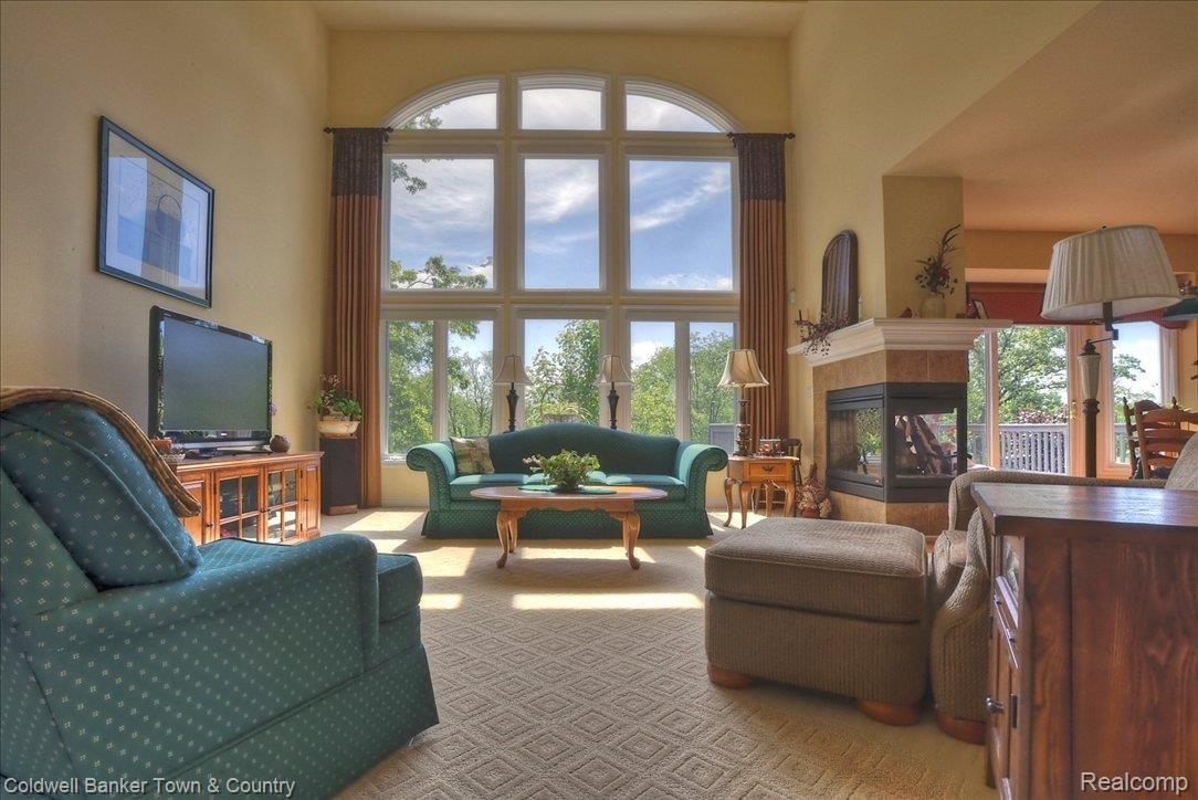 5989 Nottingham Pointe Brighton, MI 48116 - Photo 23 of 24 Living Room