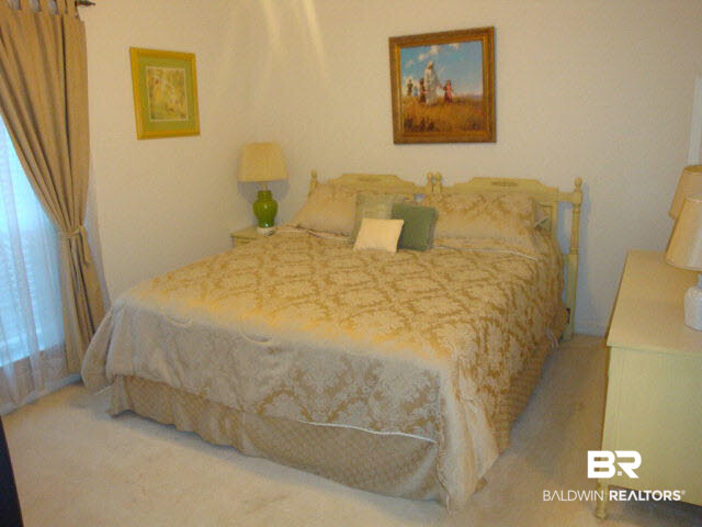 108 Lakeridge Drive Fairhope, AL 36532 - Photo 13 of 17 14X12 GUEST BEDROOM WITH ENTRY TO HALL BATH.