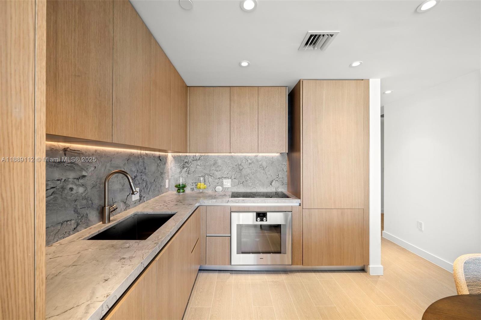 500 Alton Road, Unit 2304 Miami Beach, FL 33139 - Photo 5 of 15 Gallery Image 5