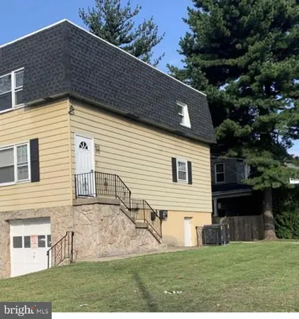 a view of house with backyard