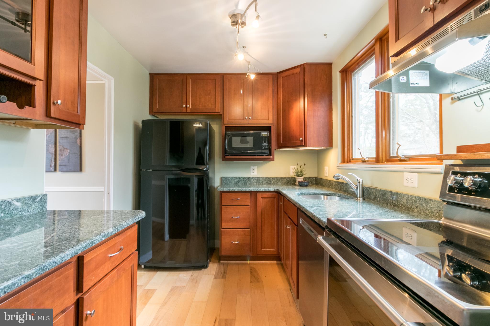 35 Ridge Road, Unit K Greenbelt, MD 20770 - Photo 6 of 18 Super efficient layout makes cooking a breeze