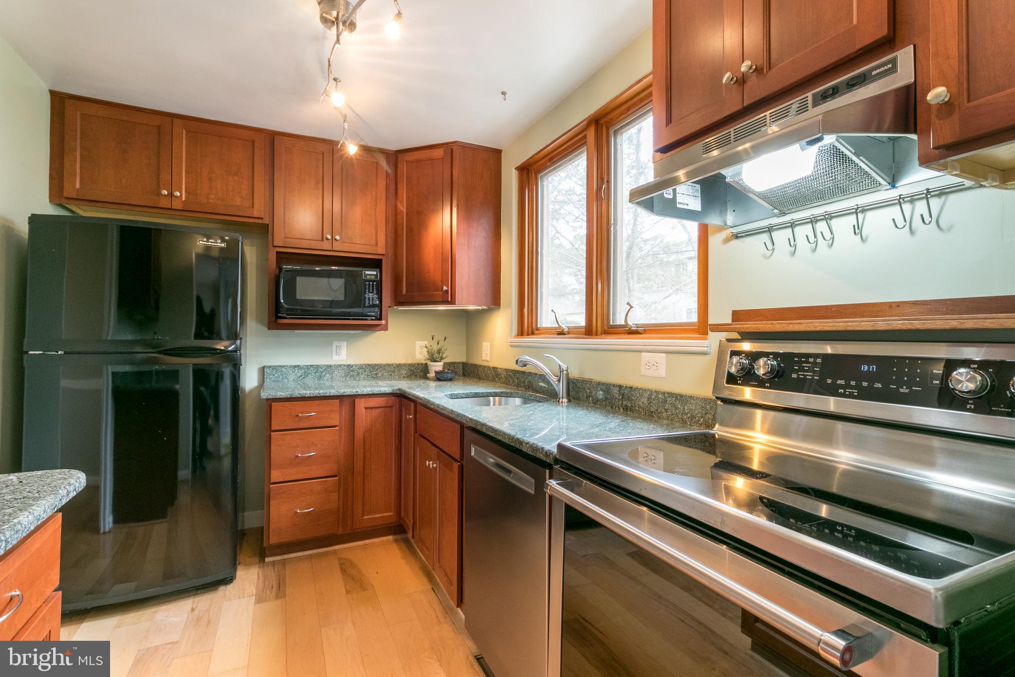 35 Ridge Road, Unit K Greenbelt, MD 20770 - Photo 7 of 18 New dishwasher!!