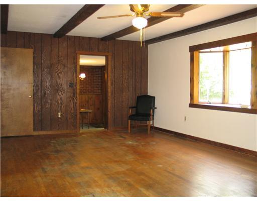 610 Thomas Road Eighty Four, PA 15330 - Photo 8 of 18 Living Room.