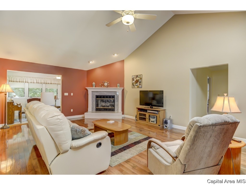805 High Pointe Drive Springfield, IL 62702 - Photo 8 of 30