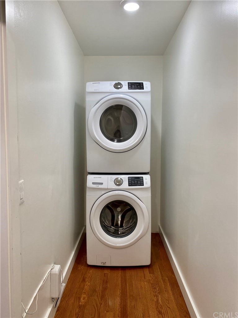 948 Cambridge Drive Burbank, CA 91504 - Photo 12 of 36 a utility room with dryer and washer