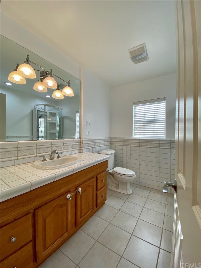 948 Cambridge Drive Burbank, CA 91504 - Photo 21 of 36 a bathroom with a double vanity sink toilet and a mirror