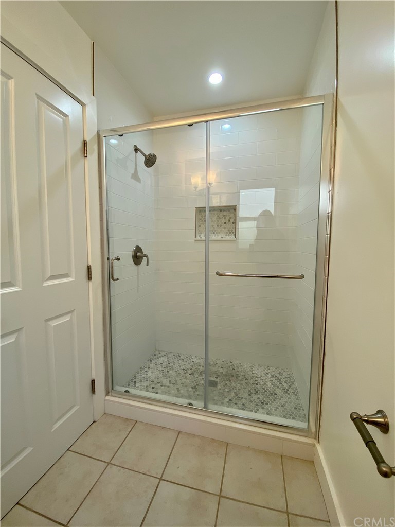 948 Cambridge Drive Burbank, CA 91504 - Photo 28 of 36 a bathroom with a shower