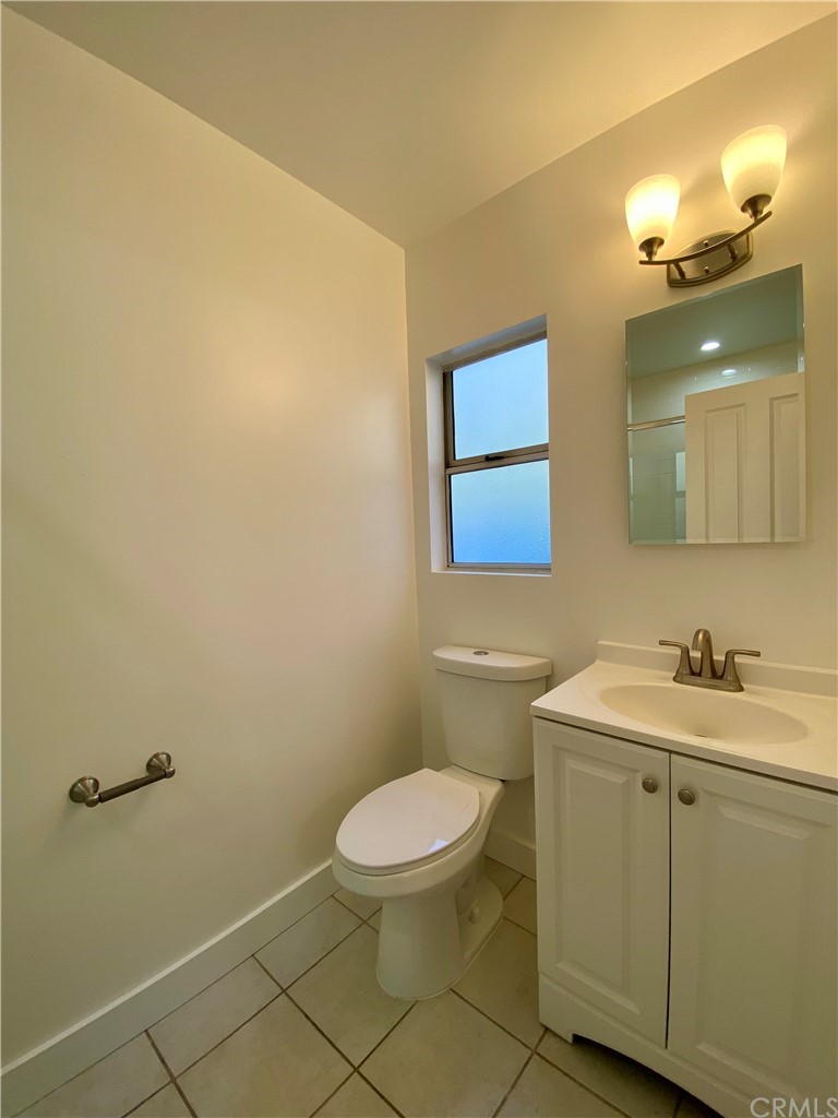 948 Cambridge Drive Burbank, CA 91504 - Photo 30 of 36 a bathroom with a toilet a sink and mirror