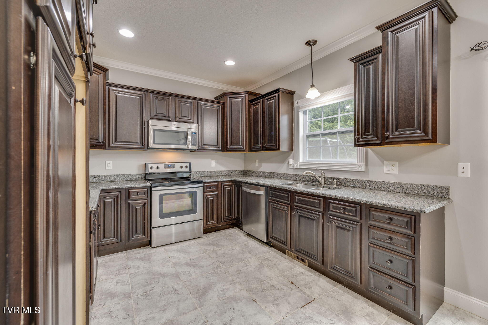 114 Walkers Bend Road Gray, TN 37615 - Photo 8 of 36 014