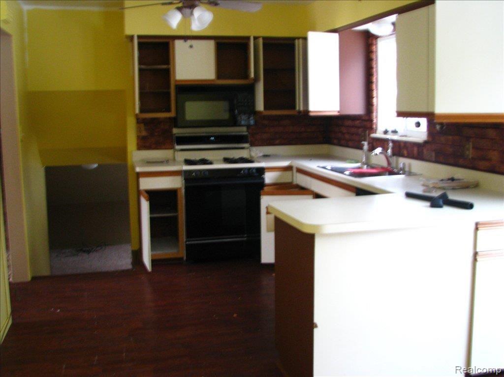2916 Potter Road Wixom, MI 48393 - Photo 6 of 12 Kitchen