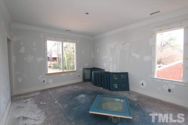 707 South State Street Raleigh, NC 27601 - Photo 14 of 23 an empty room with windows