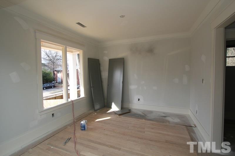 707 South State Street Raleigh, NC 27601 - Photo 8 of 23 a view of an empty room with a window
