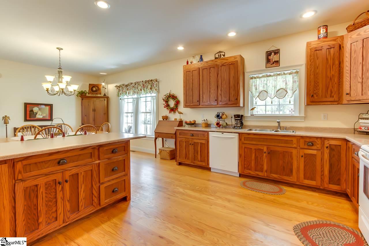 201 Fairforest Way Pickens, SC 29671 - Photo 11 of 34