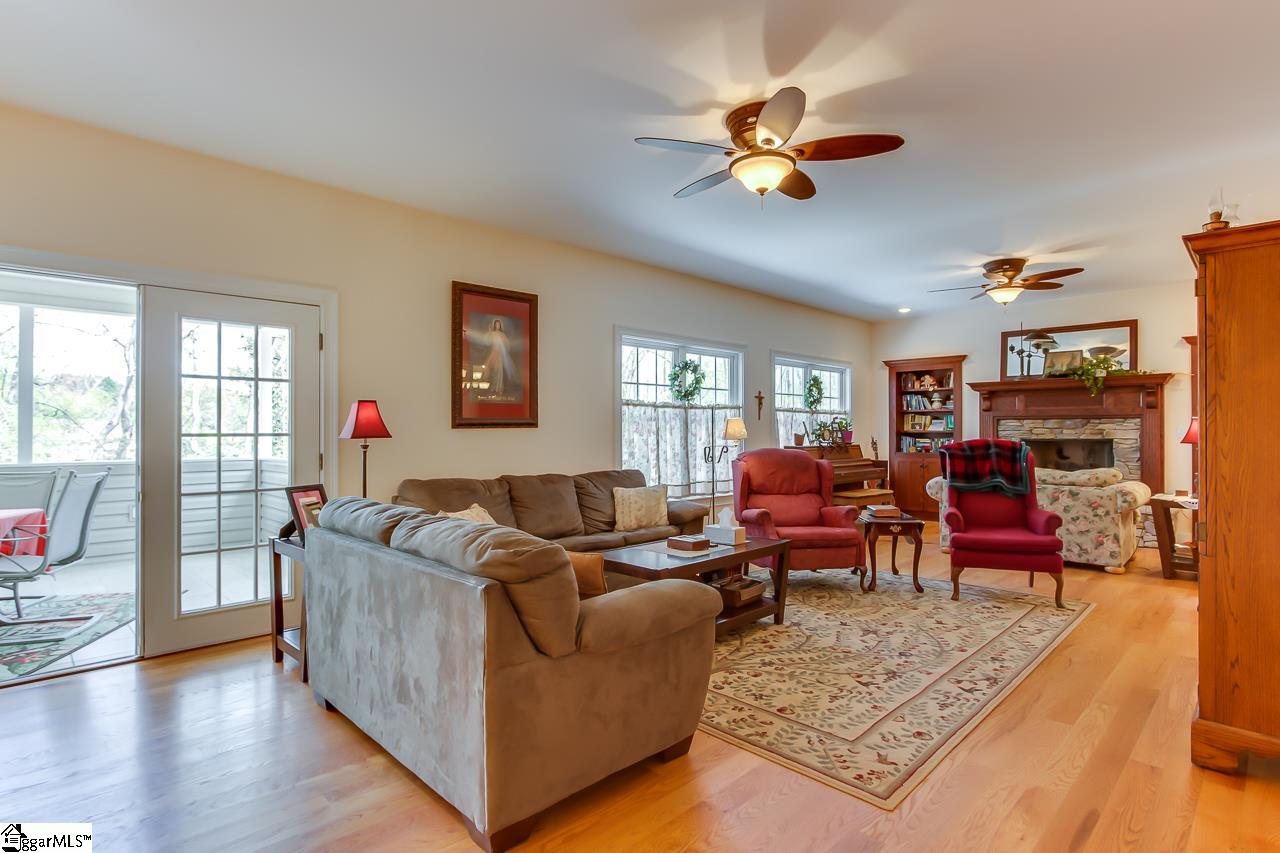 201 Fairforest Way Pickens, SC 29671 - Photo 4 of 34
