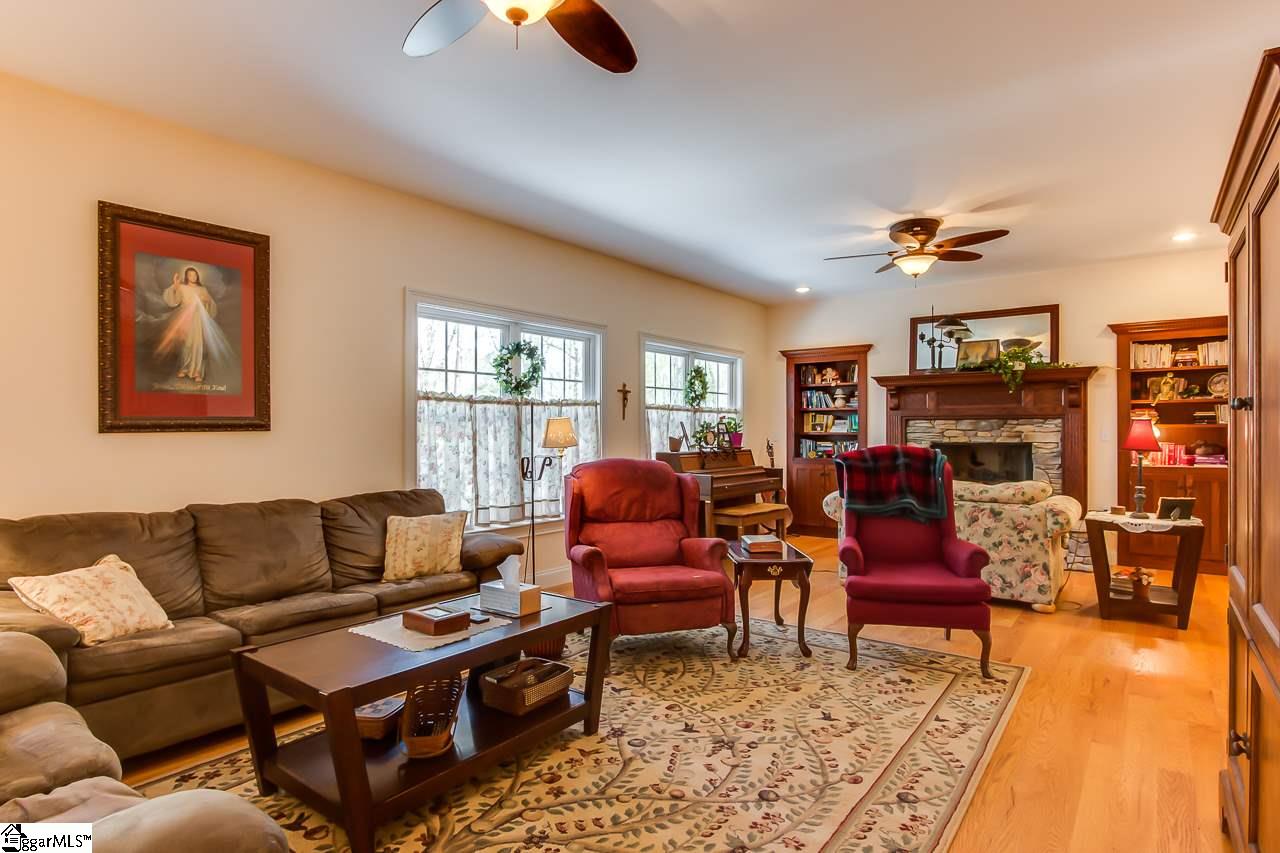 201 Fairforest Way Pickens, SC 29671 - Photo 5 of 34