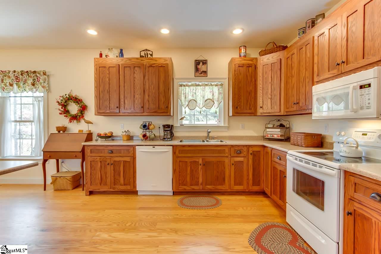 201 Fairforest Way Pickens, SC 29671 - Photo 10 of 34