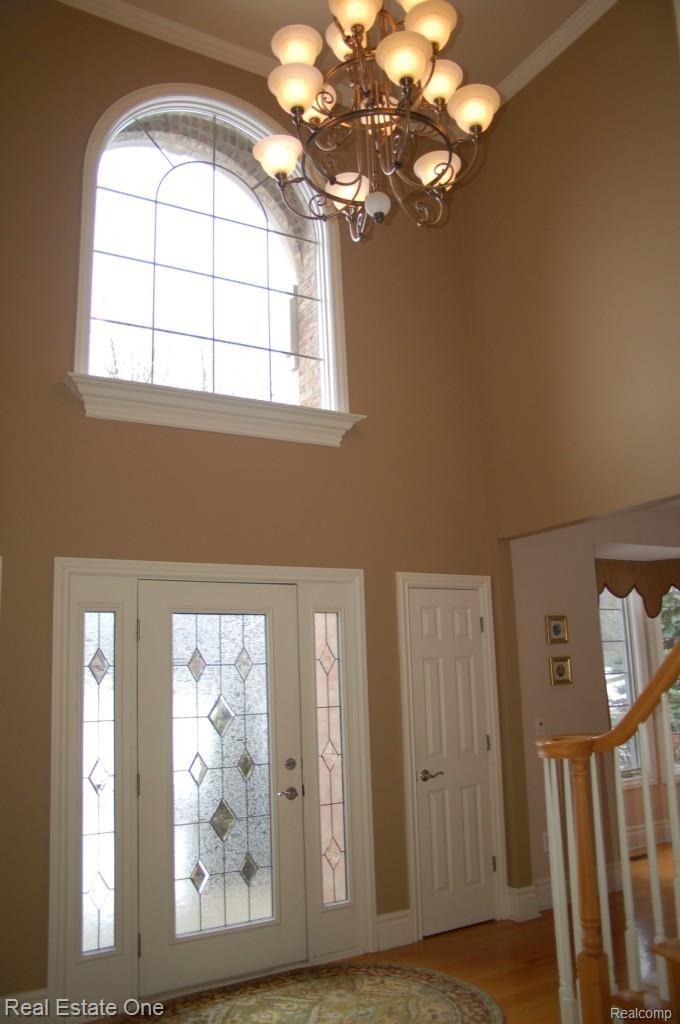 476 Oakbridge Drive Rochester, MI 48306 - Photo 2 of 38 FOYER ENTRY.jpg