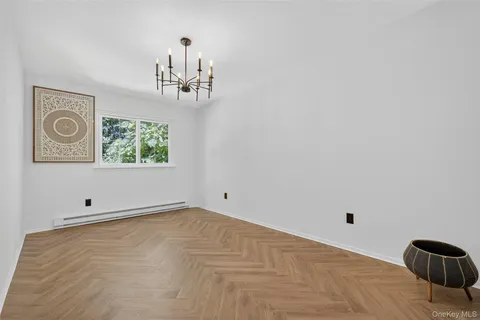 a view of empty room with window