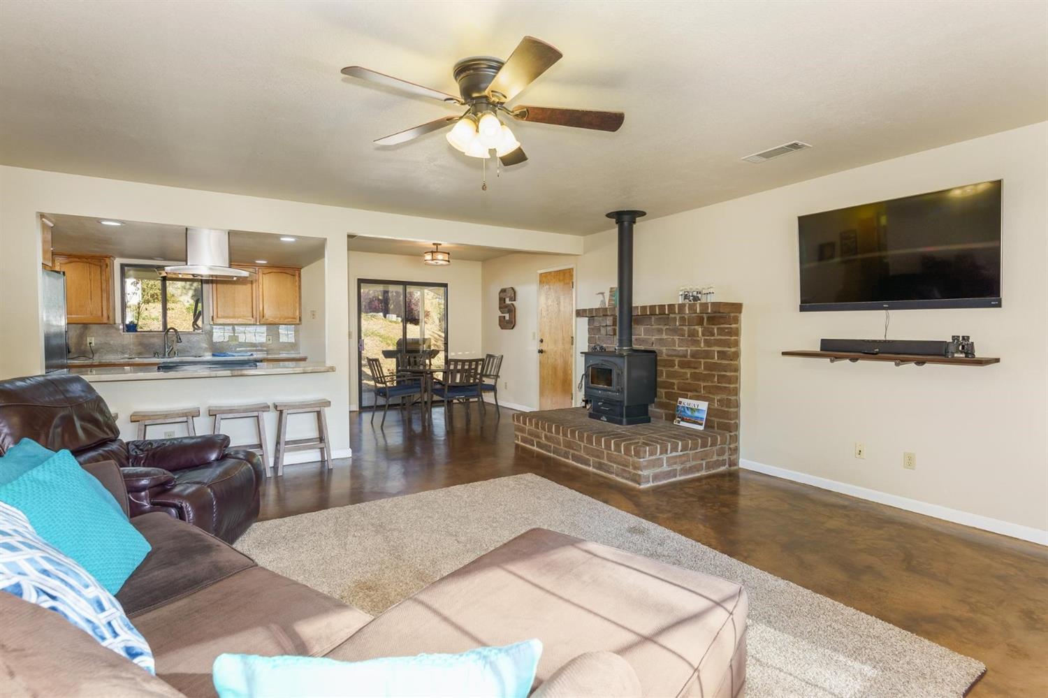 40410 Goldside Drive Oakhurst, CA 93644 - Photo 5 of 24 a living room with furniture and a flat screen tv