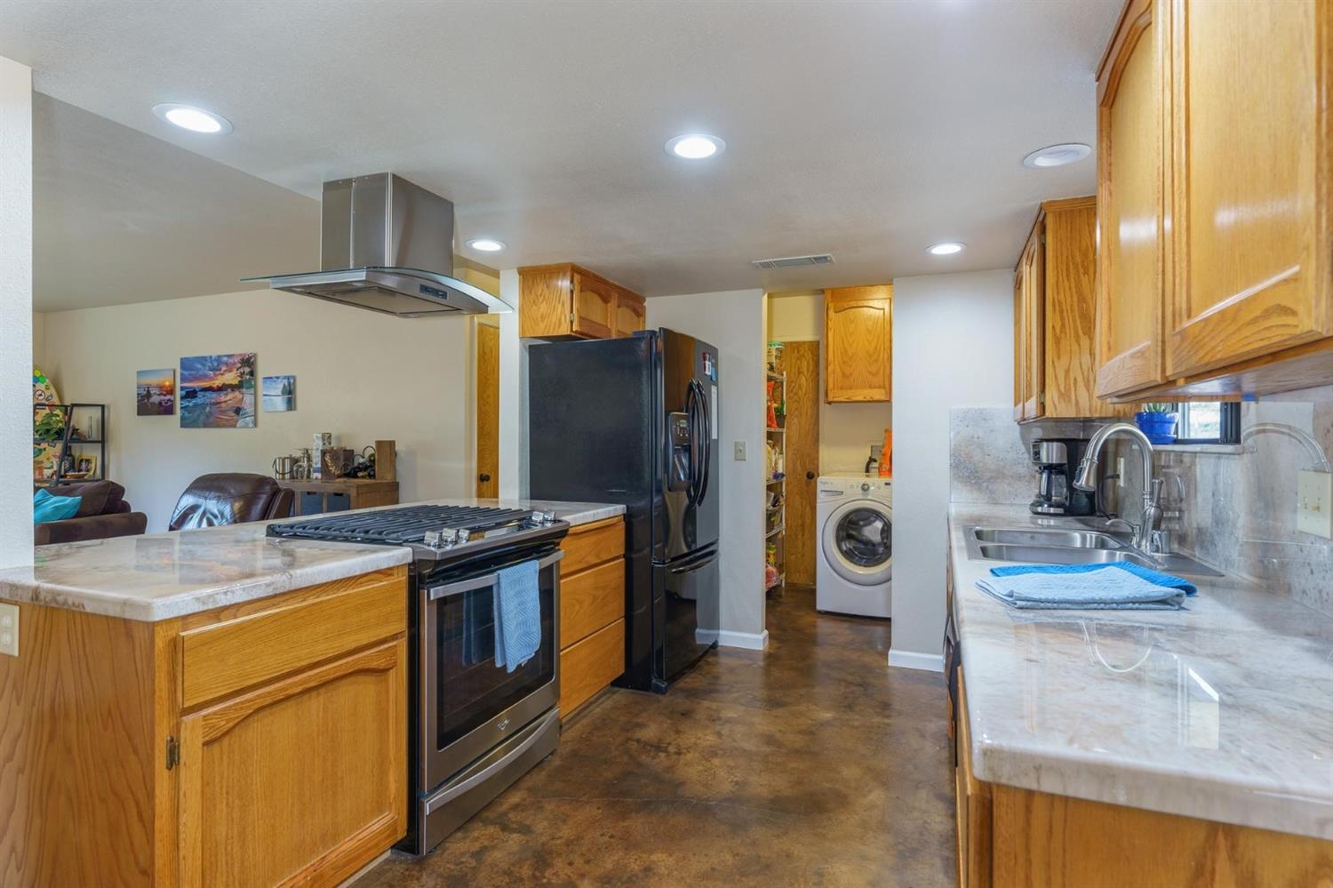 40410 Goldside Drive Oakhurst, CA 93644 - Photo 10 of 24 a kitchen with a stove a refrigerator and a sink