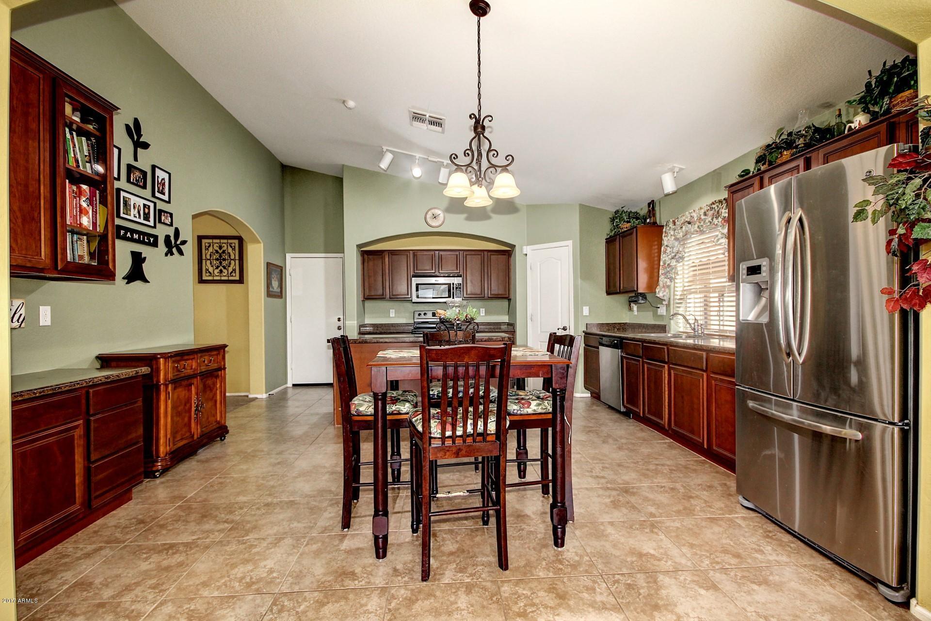 17605 West Bloomfield Road Surprise, AZ 85388 - Photo 26 of 36 INFORMAL BREAKFAST AREA