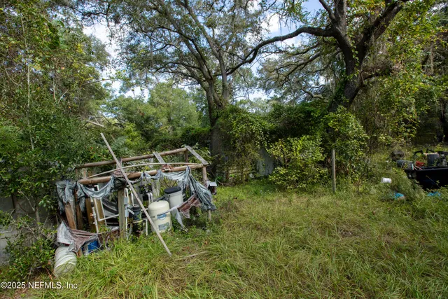 a view of an outdoor space