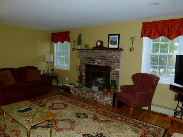 84 Newbury Road Rowley, MA 01969 - Photo 4 of 15