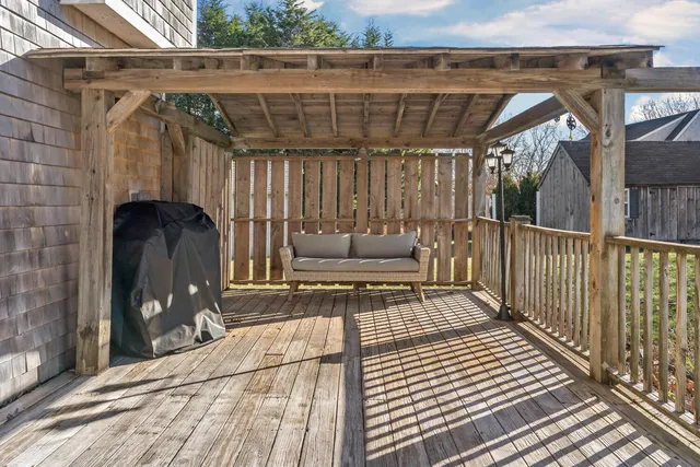 a view of a house with a yard and garage