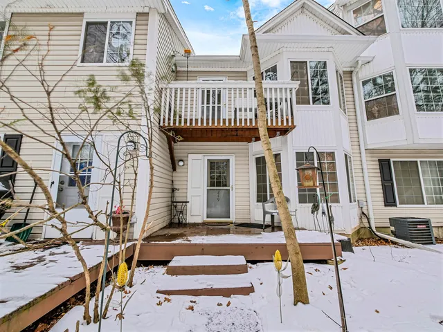 $199,900 | 249 West Whispering Oaks Lane, Round Lake, IL 60073