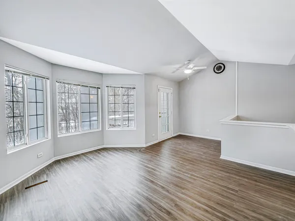 $199,900 | 249 West Whispering Oaks Lane, Round Lake, IL 60073