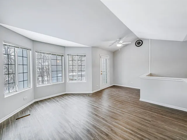 $199,900 | 249 West Whispering Oaks Lane, Round Lake, IL 60073