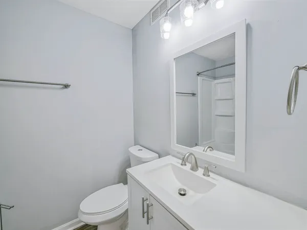 $199,900 | 249 West Whispering Oaks Lane, Round Lake, IL 60073