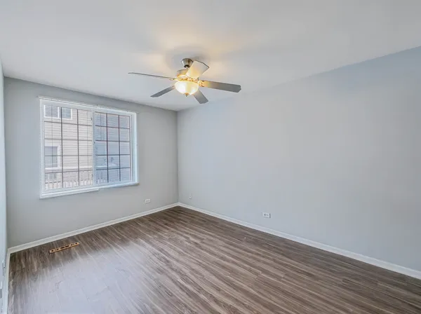 $199,900 | 249 West Whispering Oaks Lane, Round Lake, IL 60073