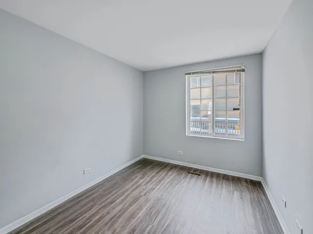 $199,900 | 249 West Whispering Oaks Lane, Round Lake, IL 60073