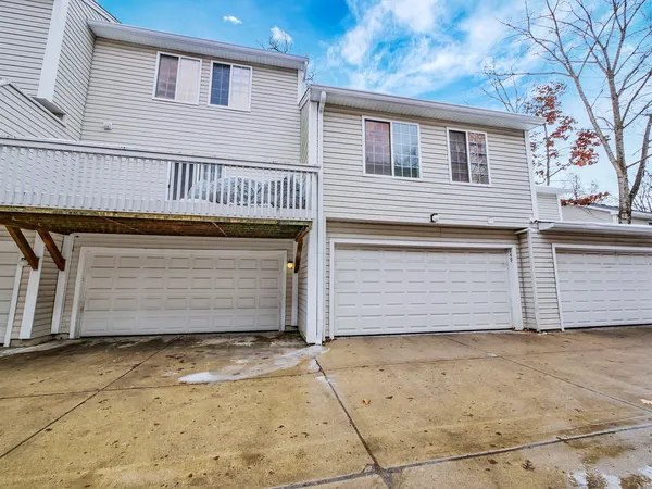 $199,900 | 249 West Whispering Oaks Lane, Round Lake, IL 60073