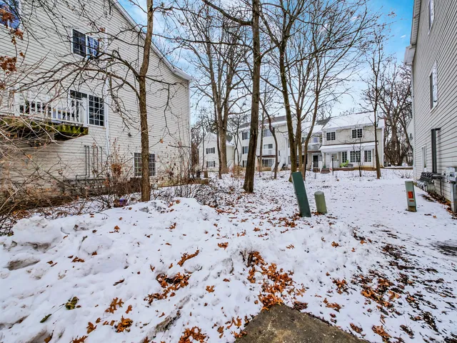 $199,900 | 249 West Whispering Oaks Lane, Round Lake, IL 60073