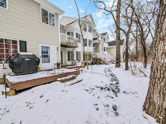 $199,900 | 249 West Whispering Oaks Lane, Round Lake, IL 60073