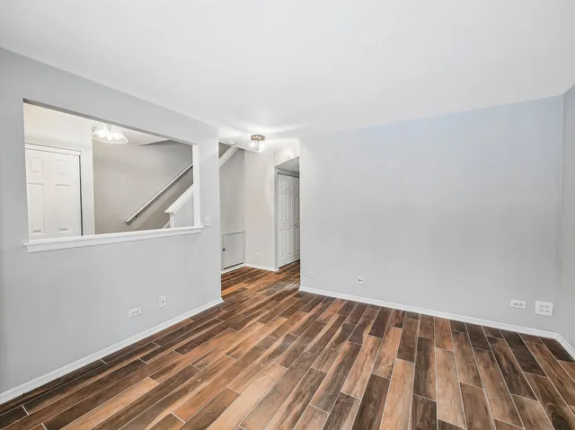 $199,900 | 249 West Whispering Oaks Lane, Round Lake, IL 60073