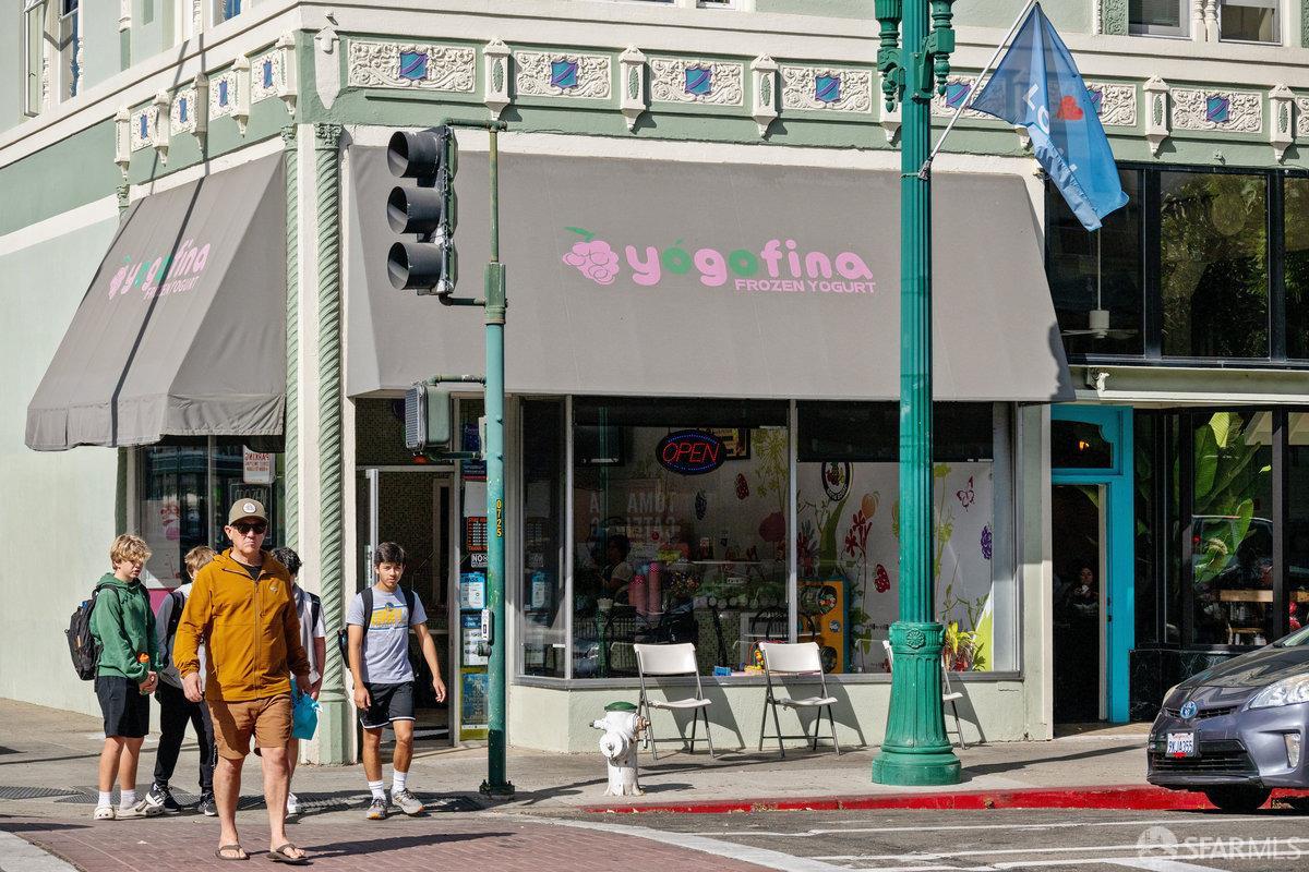 2445 Encinal Avenue Alameda, CA 94501 - Photo 67 of 78 a sign on the side of a street