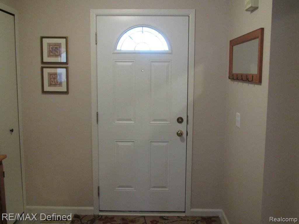 921 Milverton Road Troy, MI 48083 - Photo 4 of 15 ENTRY