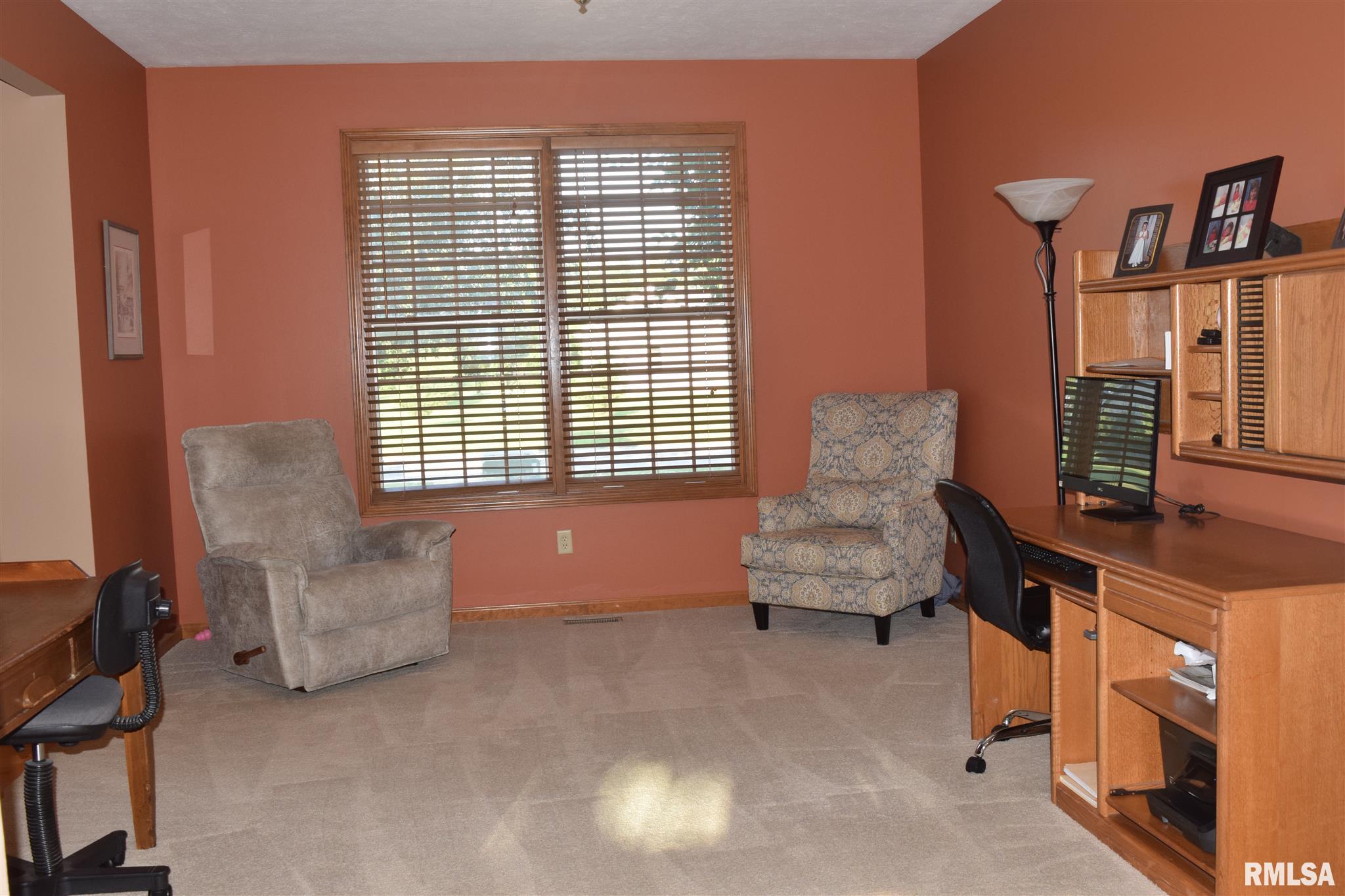 16 Drake Road Jacksonville, IL 62650 - Photo 15 of 49
