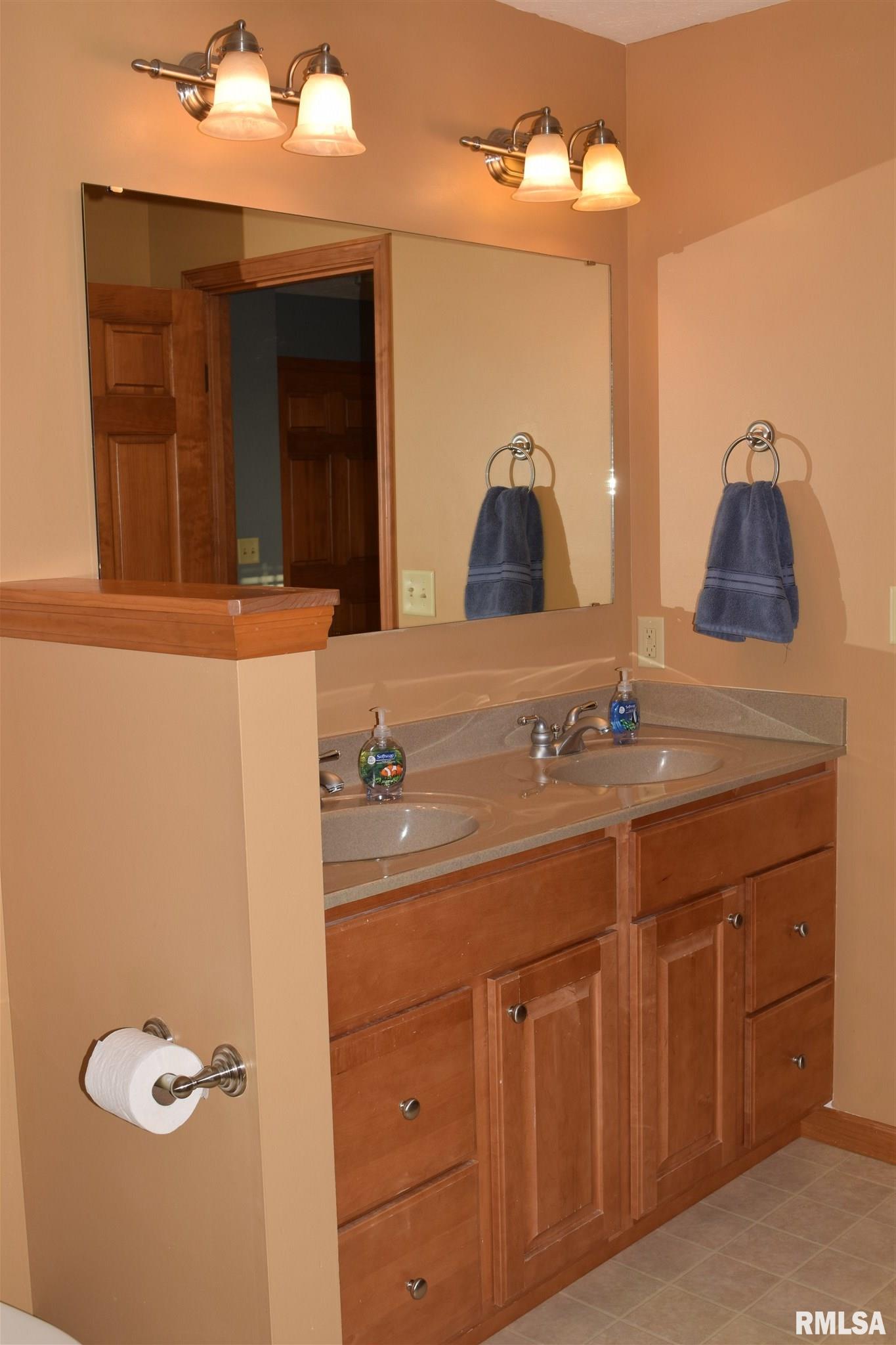 16 Drake Road Jacksonville, IL 62650 - Photo 29 of 49