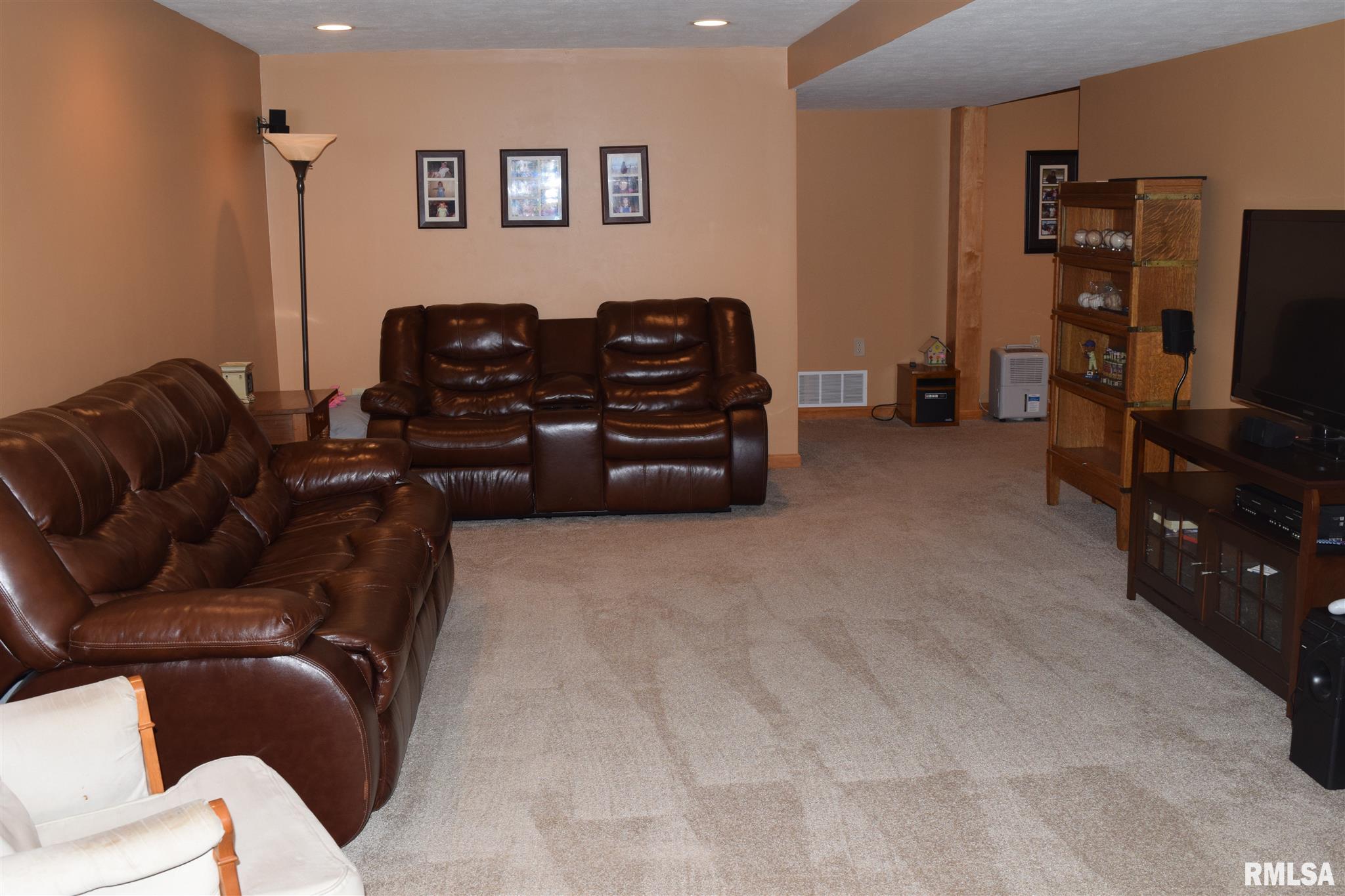 16 Drake Road Jacksonville, IL 62650 - Photo 33 of 49