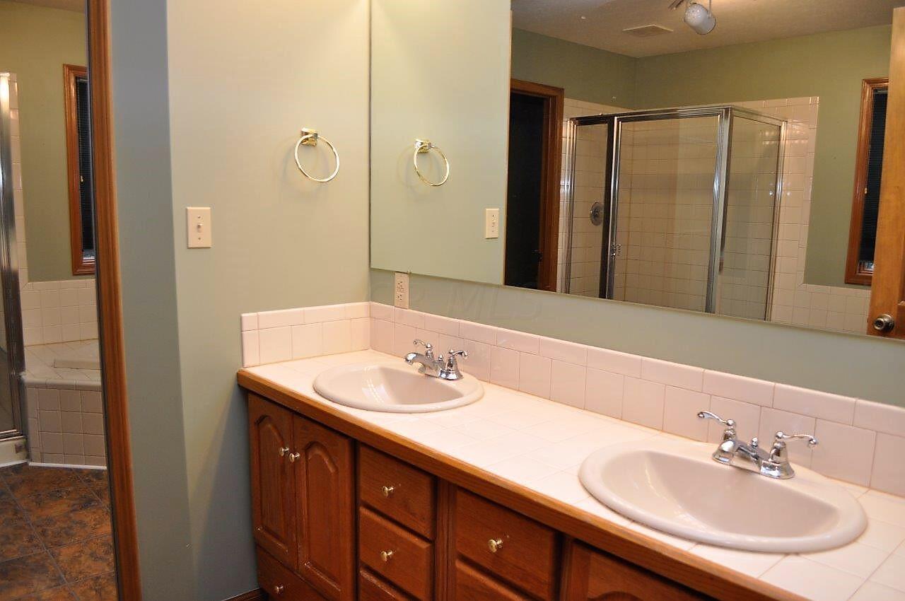 271 Holder Road Baltimore, OH 43105 - Photo 25 of 66 1st Floor Owner Suite Private Bath - 271 Holder Road NW, Baltimore, OH 43105